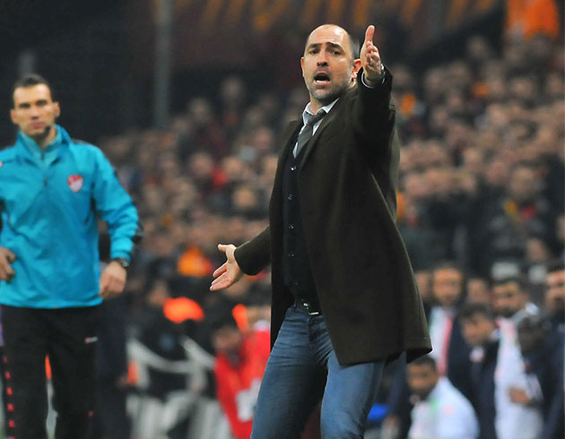 Galatasarayl� y�neticilerden Tudor'a tam destek