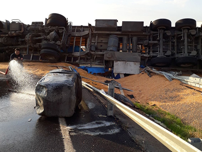 M�s�r y�kl� t�r devrildi, 1 yaral�