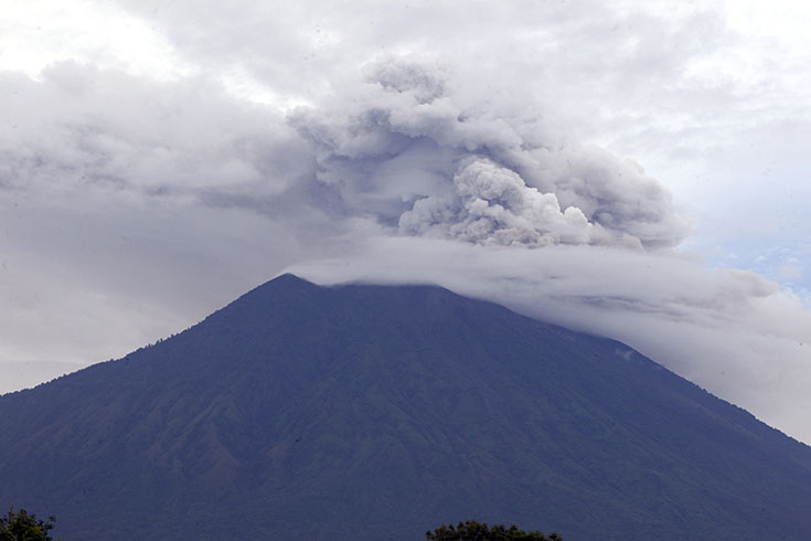 Agung Yanarda��'ndaki hareketlilik s�r�yor