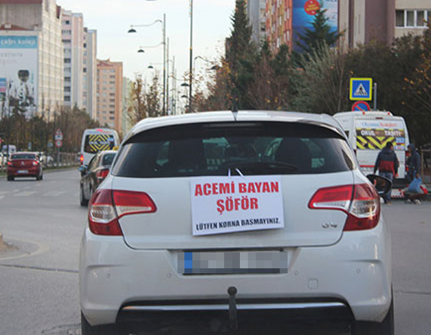 ''Acemi bayan �of�r'' yaz�l� pankart ile uyard�