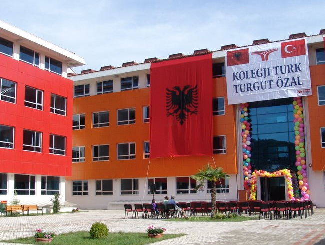 FET�'den Arnavutluk'ta devir hilesi     