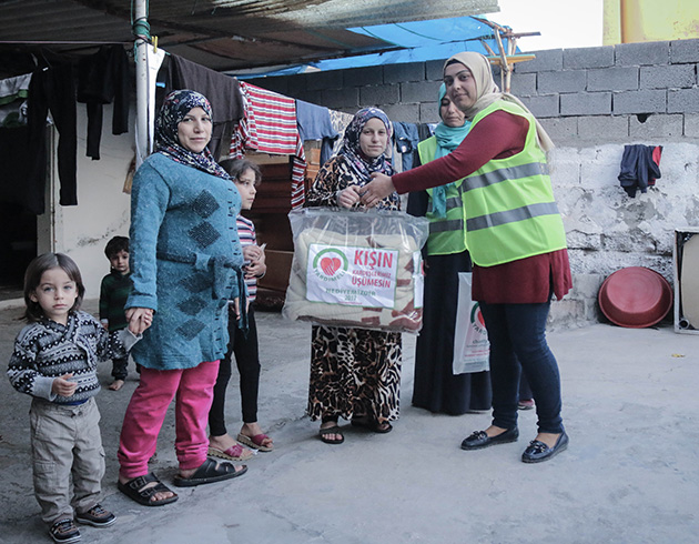''Karde�lerimiz ���mesin'' projesi kapsam�nda ailelere yard�m� yap�ld�
