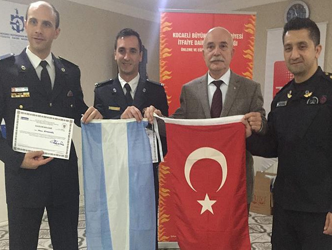 Arjantinli itfaiyecilere Kocaeli'de e�itim