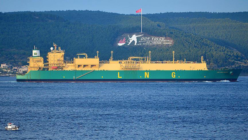 LNG tankeri �anakkale Bo�az�'ndan ge�ti