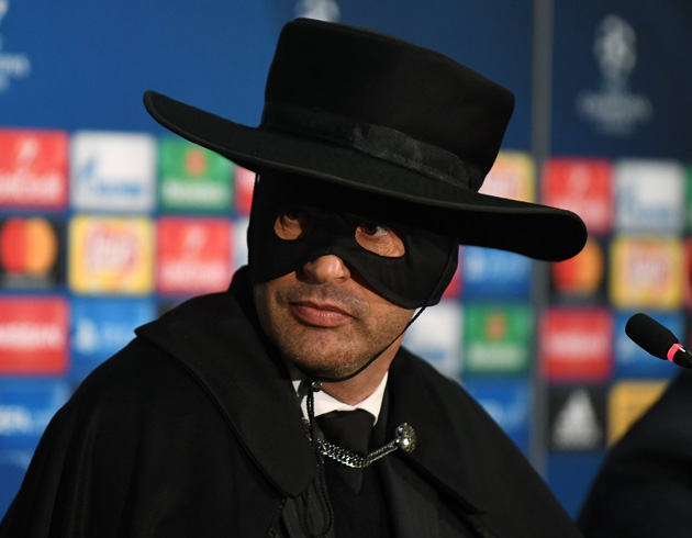 Shakhtar Donetsk Teknik Direktr Paulo Fonseca szn tuttu, Zorro kostm giydi