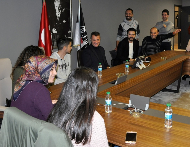 Fikret Orman, �ehit �ocuklar�n� ve yak�nlar�n� a��rlad�