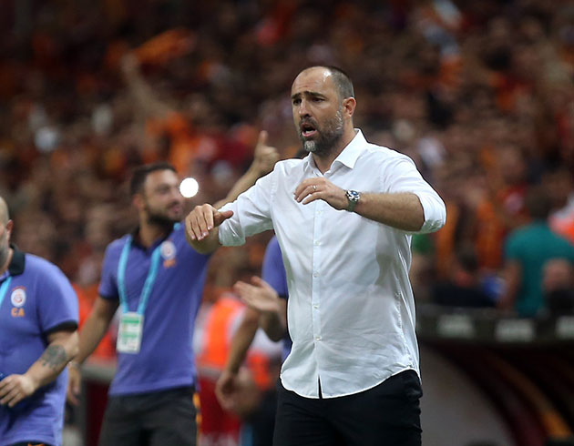 Galatasaray taraftarlar Tudor'u istifaya davet etti