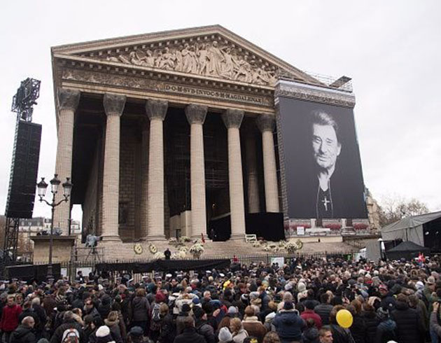 Fransa�dan efsane �ark�c�ya vefa g�sterisi 