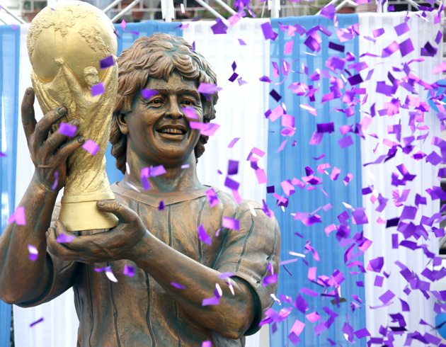 Hindistan'a Diego Armando Maradona'nn heykeli dikildi