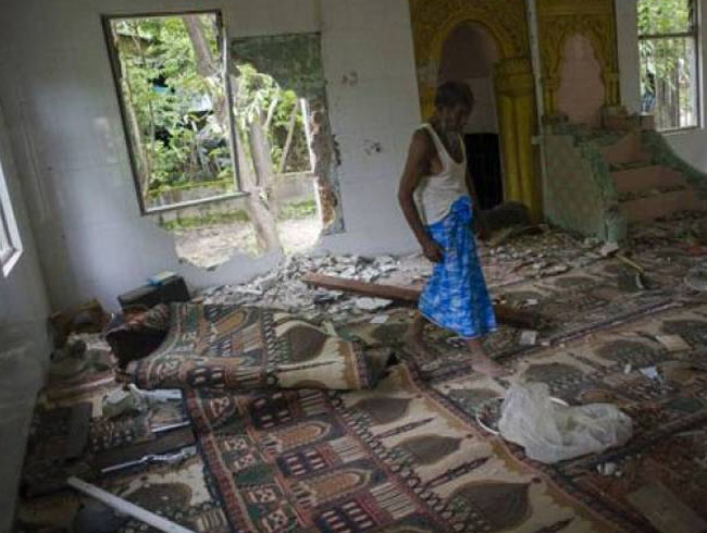 Arakan'da 16 cami y�k�ld�  