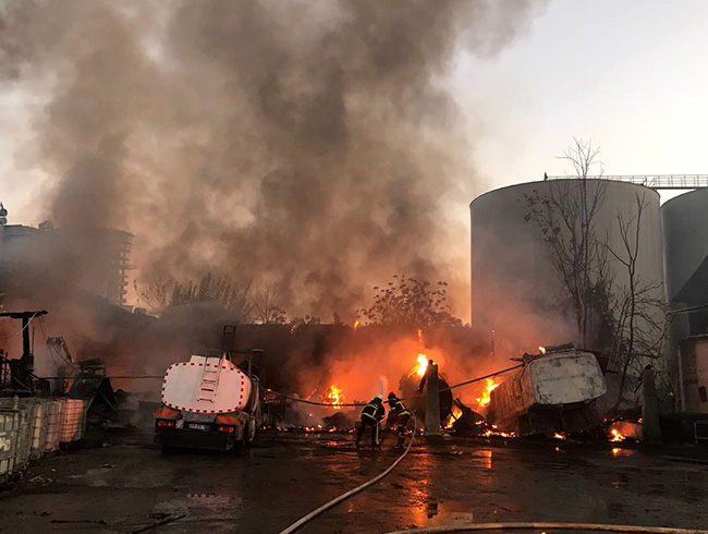 Adana'da fabrika yang�n�