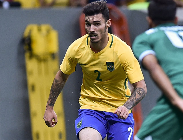 Fenerbah�e'de g�ndem sol bek transferi! Hedefteki isim Ze Carlos...