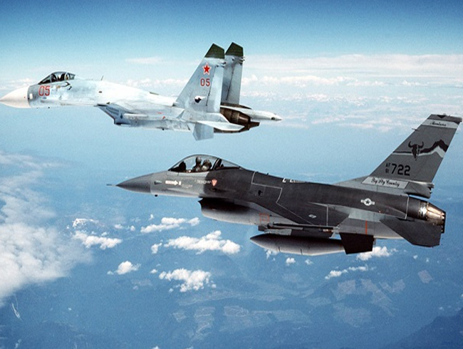 ABD'ye ait F-22 sava ua ile Rus SU 25 sava ua Suriye'de hava sahasnda it dalana girdi