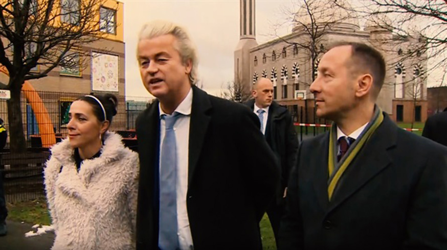 Mslman dman Wilders, seim almalarn cami avlusundan balatt