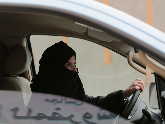 Suudi Arabistan'da kadnlar kamyon ve motosiklet de kullanabilecek