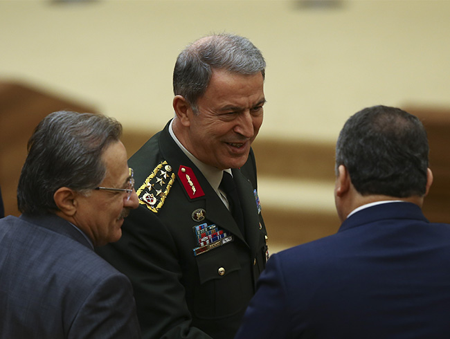 Org. Akar,  �ngiltere'ye gitti