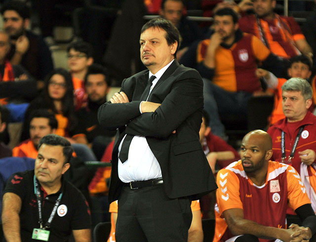 Anadolu Efes, Ergin Ataman'la 1.5 y�ll�k s�zle�me imzaland���n� a��klad�