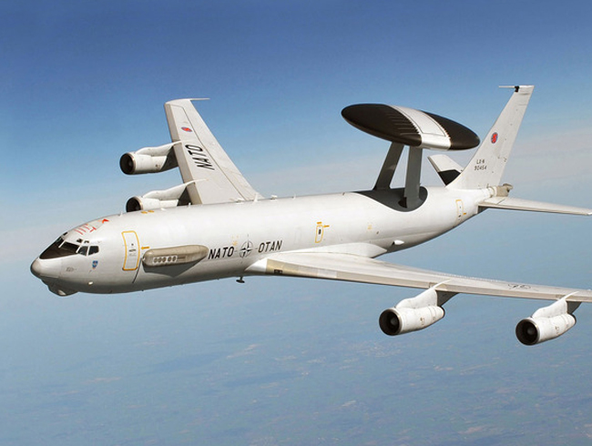 ABD AWACS'lar�n� hangara �ekti