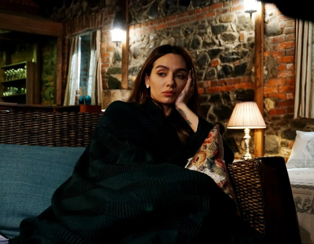 Siyah Beyaz Ak'ta Asl gereklerle yzleti