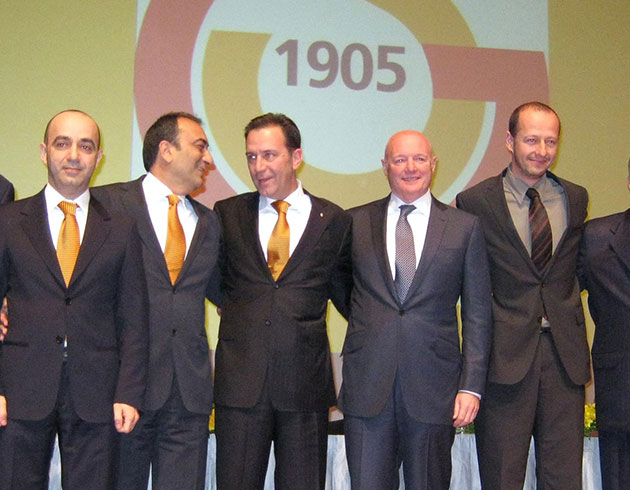 Galatasaray'da Adnan �zt�rk, Dursun �zbek'in kar��s�na ��kmaya haz�rlan�yor