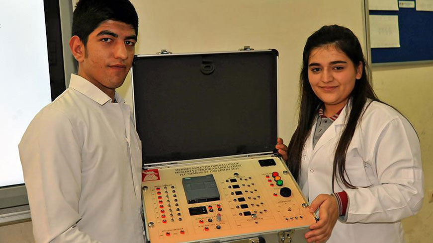 Kendi deney setlerini �rettiler