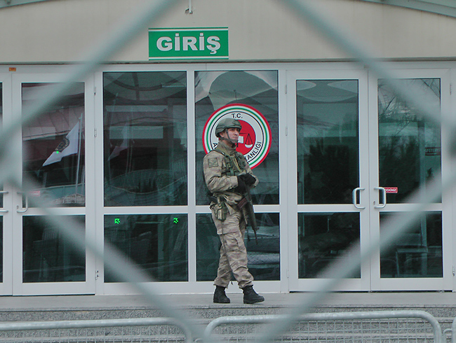 AK Parti'yi i�gal davas�nda FET�'c�lere a��rla�t�r�lm�� m�ebbet hapis cezas� verildi