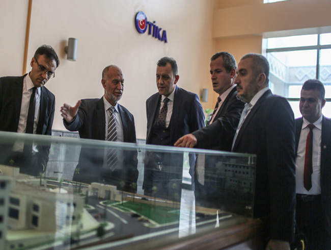 T�rk heyeti, 'Filistin-T�rkiye Dostluk Hastanesi'nde incelemelerde bulundu