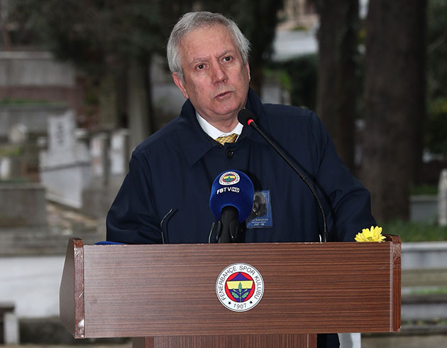 Ziya Songlenin kabrine ant yapld 