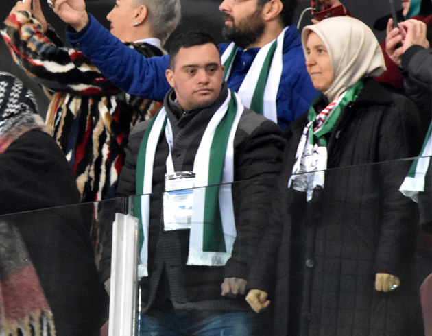 Filistin direniinin sembol olan Muhammed El Taweel, Konyaspor - Fenerbahe man izledi