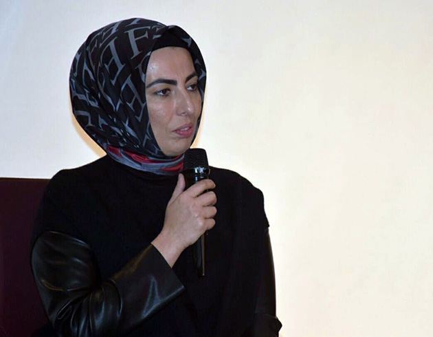 Erol Ol�ok'un e�i 15 Temmuz'u anlat�rken duyguland�  