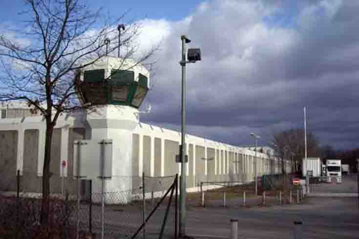 Berlin�de 4 tutuklu hapishaneden firar etti