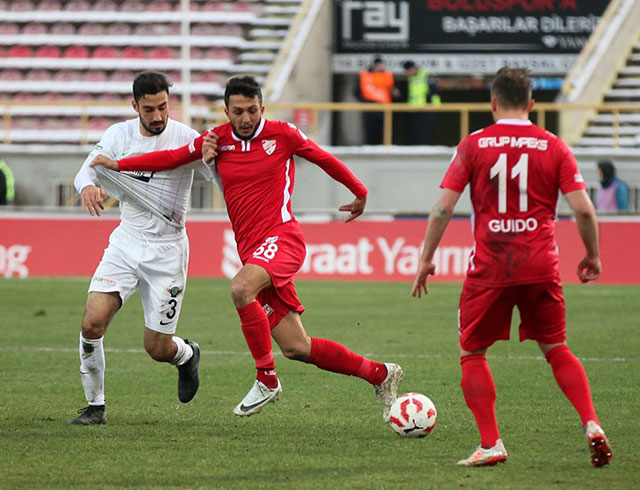 Boluspor, evinde Teleset Mobilya Akhisarspor'u 2-1 malup etti