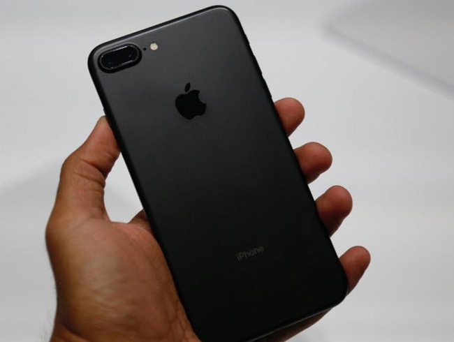 Apple eski iPhone'lar yavalatt iin zr diledi