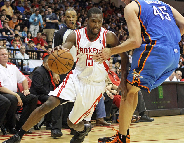 Anadolu Efes Toney Douglas'� renklerine katt�