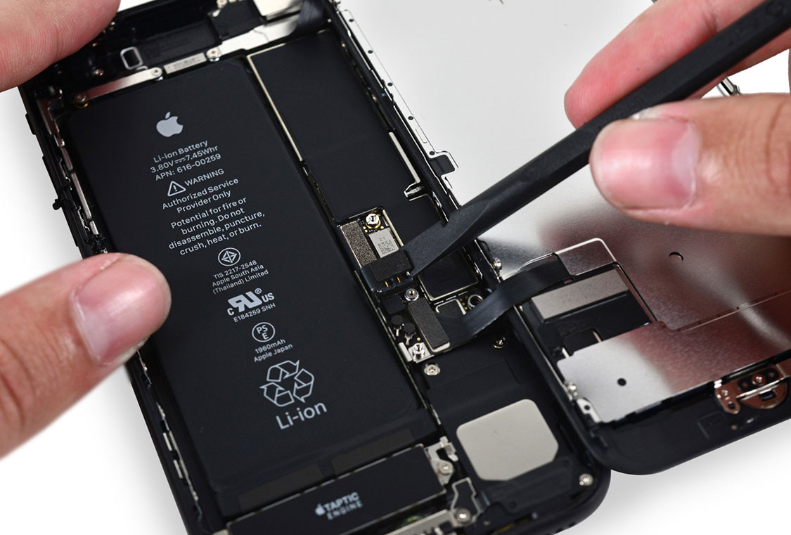 'Telefon yavalatma' krizinin ardndan Apple pil deiim fiyatlarn indirdi