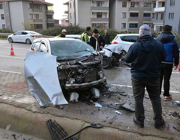 Bursa'da trafik kazas�: 5 yaral� 