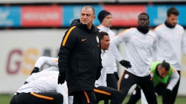 Galatasaray'da Tark amdal ve Emrah Basan kamp kadrosuna alnmad
