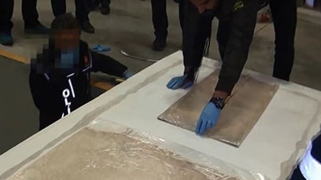 Minibsteki gizli blmede 150 kilogram eroin bulundu