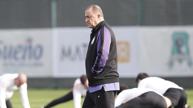 Galatasaray hazrlklarn akam yapt antrenmanla srdrd