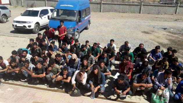 zmir'de 160 Suriyeli kaak yakaland