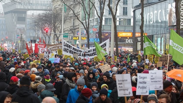 Avusturyada 60 bin kii yeni hkmeti protesto etti 