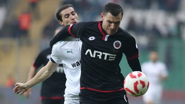 Genlerbirlii, Bursaspor'a 2-1 malup olmasna ramen eyrek finale ykseldi