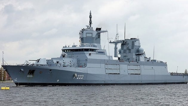 Almanya'nn yeni gemisi testler srasnda arzaland