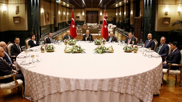 Cumhurbakan Erdoan, yasama, yrtme ve yarg organ temsilcileri ile bir araya geldi  