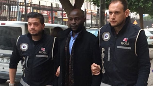 Kalpazanlar otele kartvizit braknca yakay ele verdi