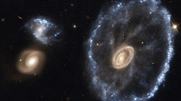 Hubble, Yontar Takmyldz'ndaki ''Tekerlek Galaksi''yi grntledi