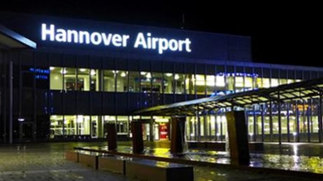 PYD/PKK yandalar Almanya'daki havalimannda Trk yolculara saldrd