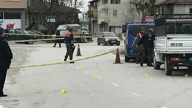 Sakarya'da adliyenin nnde silahl kavga: 4 yaral