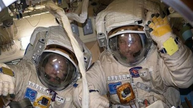 Rus kozmonotlar yeni bir rekora imza att. Anteni yanl taktlar!