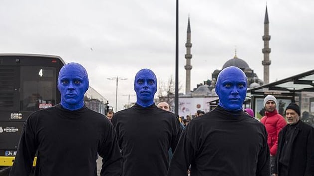 'Blue Man Group' stanbul sokaklarnda